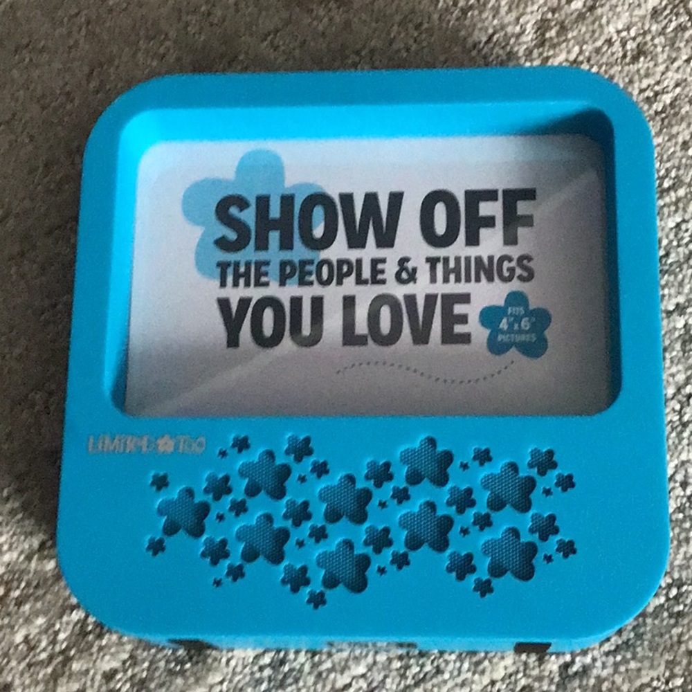 Limited too picture wireless blue tooth speaker